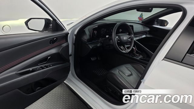 Hyundai AVANTE 1.6 — photo 1 of 35