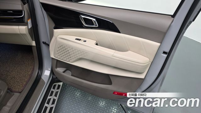 Kia Canival HEV 7seater Gravity — photo 1 of 37