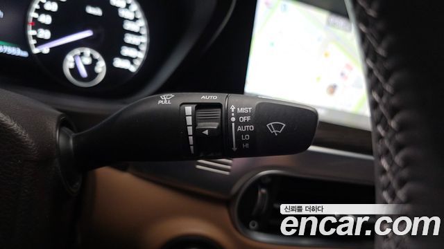 Genesis G90 3.8 — photo 1 of 37