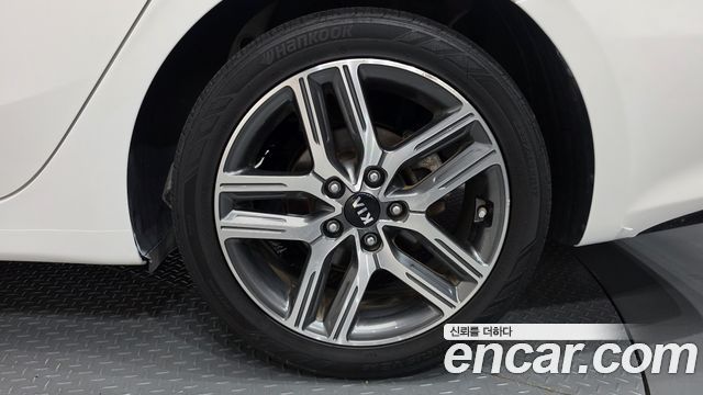Kia K3 Trendy — photo 1 of 30