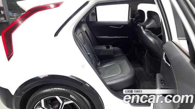 Kia Niro Prestige — photo 1 of 32