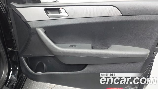 Hyundai Sonata 2.4 Style — photo 1 of 36