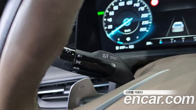 Kia K8 Signature — photo 1 of 38