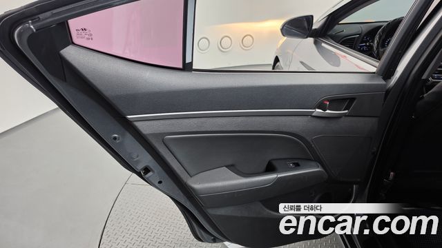 Hyundai AVANTE 1.6 GDI Value Plus — photo 1 of 32