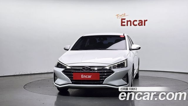 Hyundai AVANTE 1.6 — photo 1 of 20