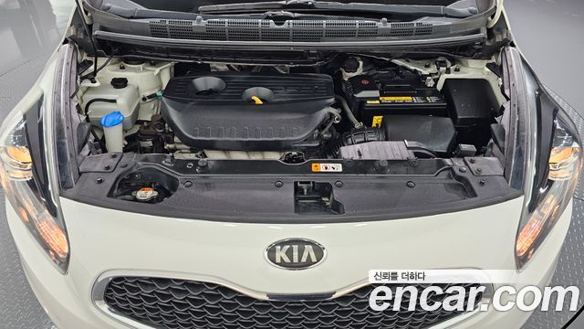 Kia Carens 2.0 LPi Prestige — photo 1 of 30