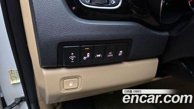 Kia Canival 7-Seater Hi-Limousine — photo 1 of 35