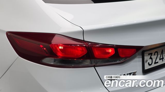 Hyundai AVANTE 1.6 GDI Modern — photo 1 of 31