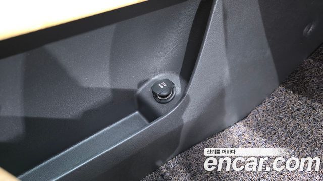 Kia Canival Diesel 9-Seater Signature — photo 1 of 40