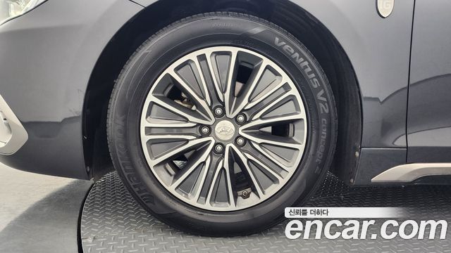 Hyundai Grandeur Exclusive — photo 1 of 30