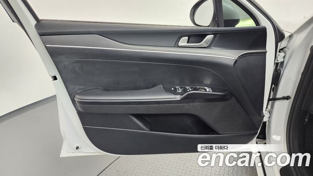 Kia K5 2.0 — photo 1 of 32