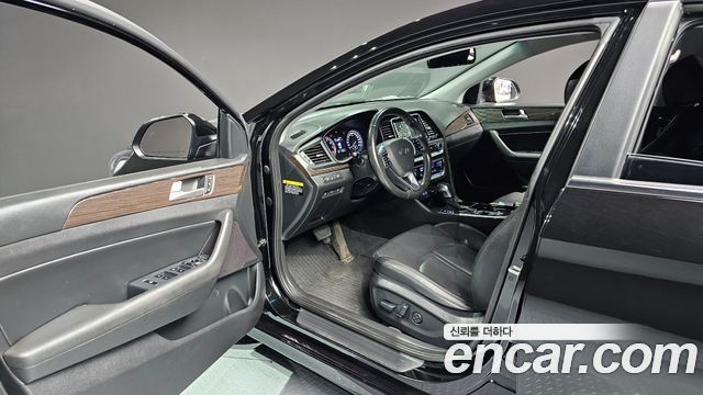 Hyundai Sonata 2.0 Modern — photo 1 of 20
