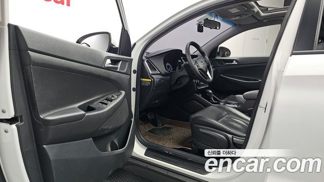 Hyundai Tucson Diesel 2.0 2WD — photo 1 of 18