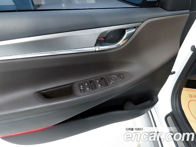Hyundai Grandeur 2.5 — photo 1 of 20