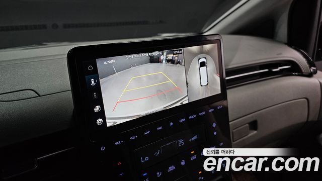 Hyundai Staria 4WD Lounge 7-Seater — photo 1 of 20