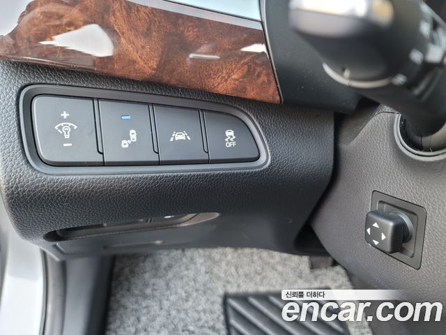 Hyundai Aslan G300 Exclusive — photo 1 of 20
