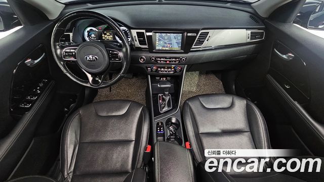 Kia Niro Prestige — photo 1 of 20