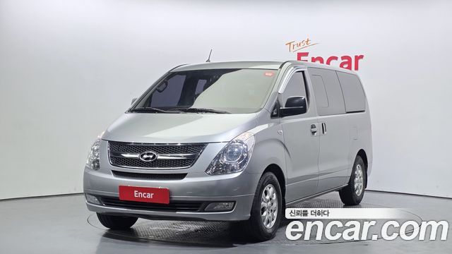 2014 Hyundai Starex 5-Seater VAN, photograph 2