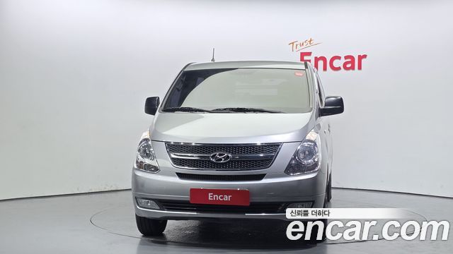 2014 Hyundai Starex 5-Seater VAN, photograph 1