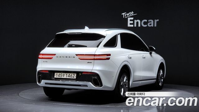 Genesis GV70 2.5T Gasoline AWD — photo 1 of 20