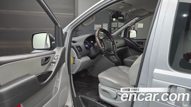 Hyundai Starex 4WD Wagon 11-Seater — photo 1 of 20