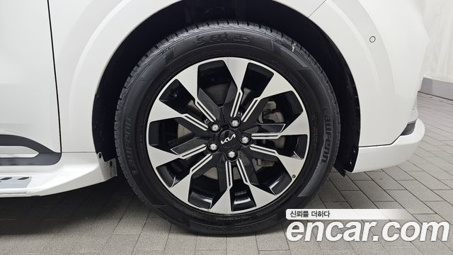 Kia Canival 7-Seater Hi-Limousine — photo 1 of 20