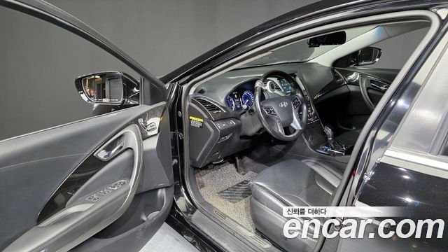 Hyundai Grandeur HG240 Modern Collection — photo 1 of 20