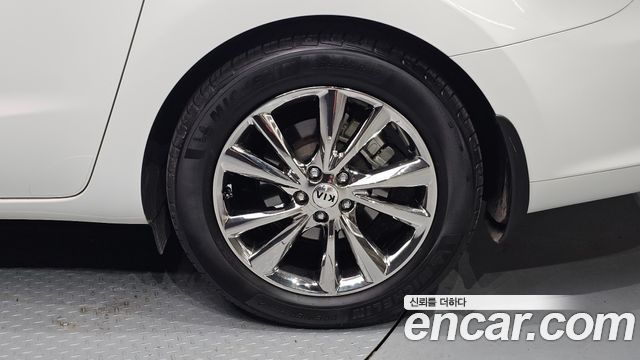 Kia Canival 9-Seater Noblesse — photo 1 of 20
