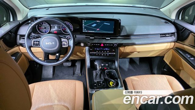 Kia Canival Gasoline 9-Seater Prestige — photo 1 of 20