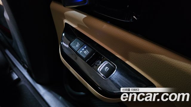 Kia Canival Diesel 7-Seater Signature — photo 1 of 20