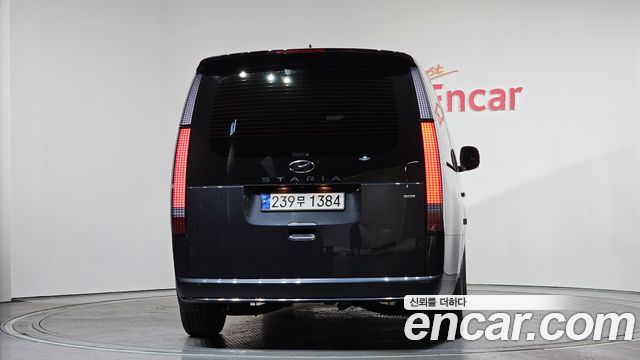 Hyundai Staria 4WD Lounge 9-Seater — photo 1 of 20