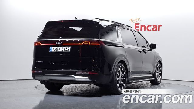 Kia Canival Diesel 7-Seater Signature — photo 1 of 20