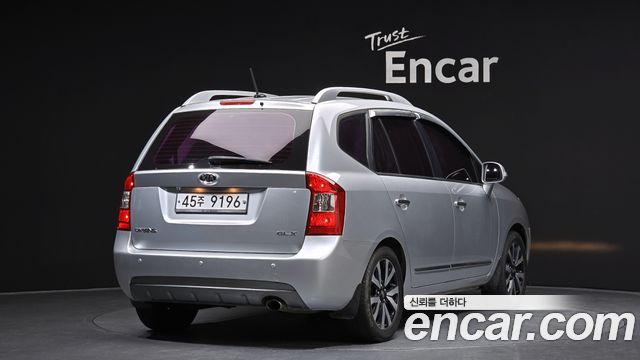 Kia Carens LPI 2.0 GLX — photo 1 of 20