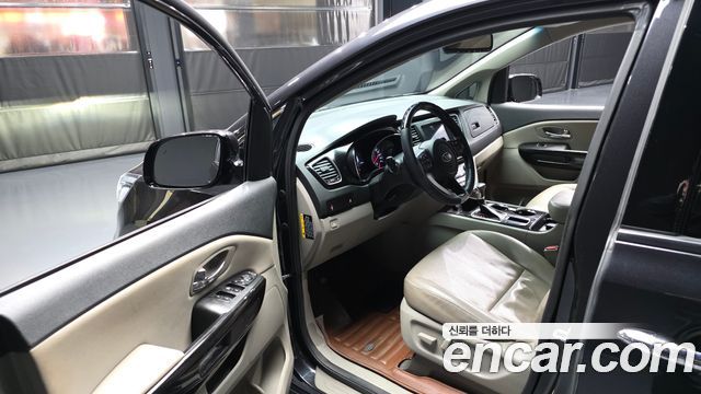 2018 Kia Canival 9-Seater Prstige, photograph 11