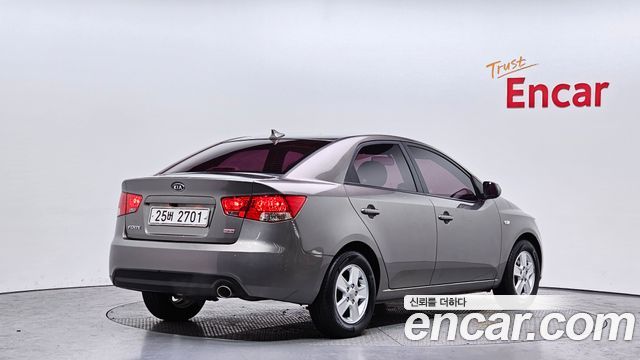 Kia Porte 1.6 GDI Deluxe — photo 1 of 20