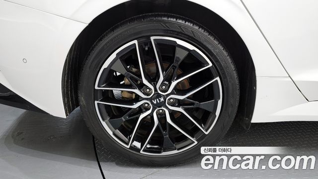 Kia K5 1.6 Turbo — photo 1 of 20