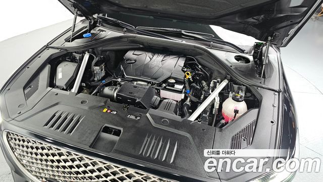 Genesis GV70 2.5T Gasoline AWD — photo 1 of 20