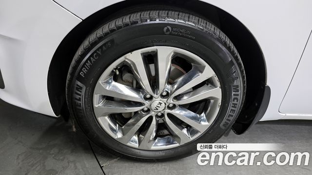 Kia Canival 9-seater Noblesse — photo 1 of 20