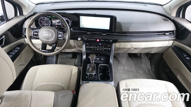 Kia Canival 9-Seater Prestige — photo 1 of 20