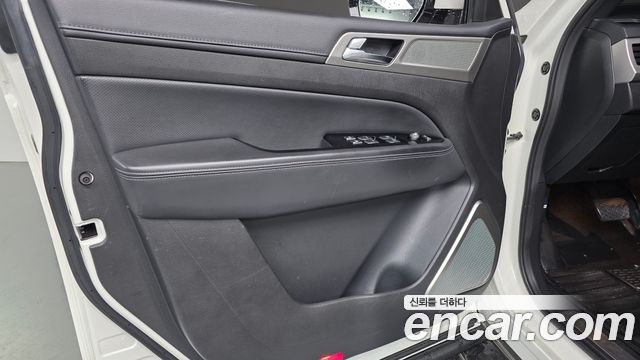 KG_Mobility_Ssangyong Rexton Diesel 2.2 4WD — photo 1 of 32