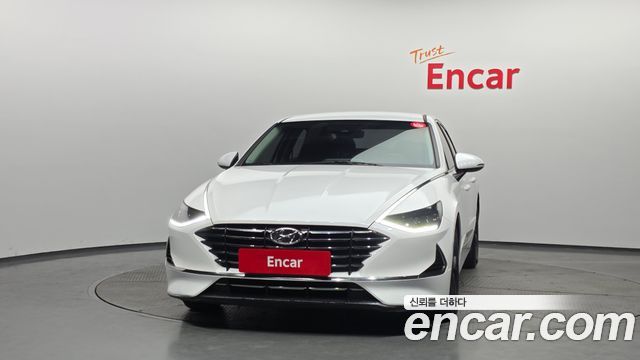 Hyundai Sonata 2.0 — photo 1 of 20