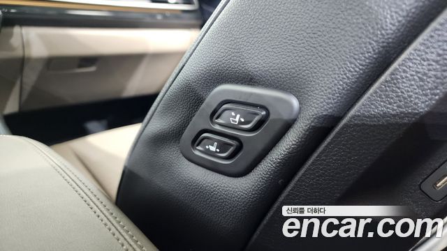 Kia Canival Gasoline 9-Seater Signature — photo 1 of 36