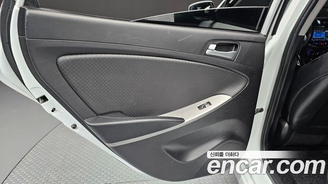 Hyundai Accent 1.4 VVT Modern — photo 1 of 30