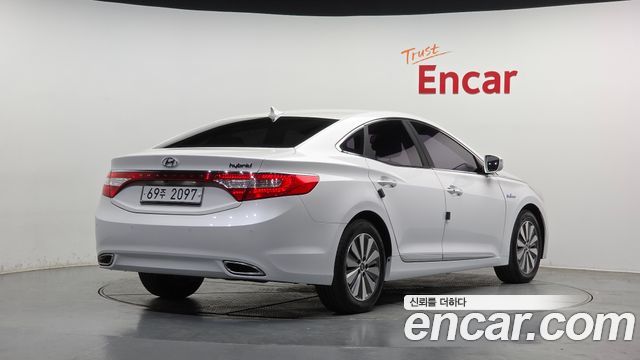Hyundai Grandeur Premium — photo 1 of 30