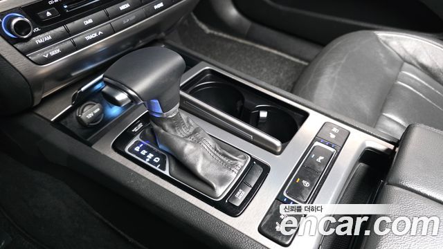 2014 Hyundai Genesis G330 Modern, photograph 3
