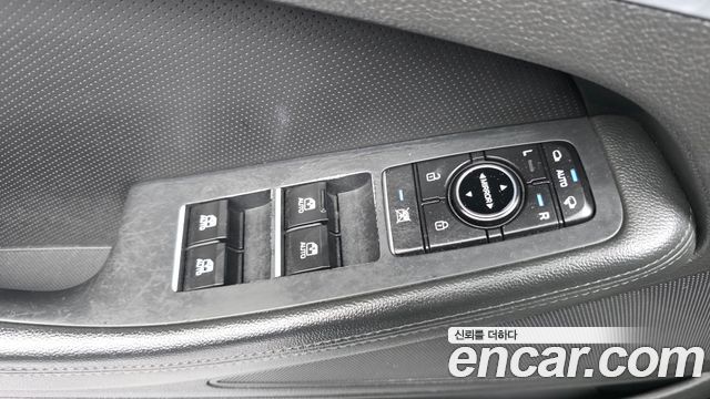 2014 Hyundai Genesis G330 Modern, photograph 4