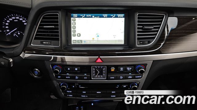 Genesis G80 3.3 GDI — photo 1 of 31