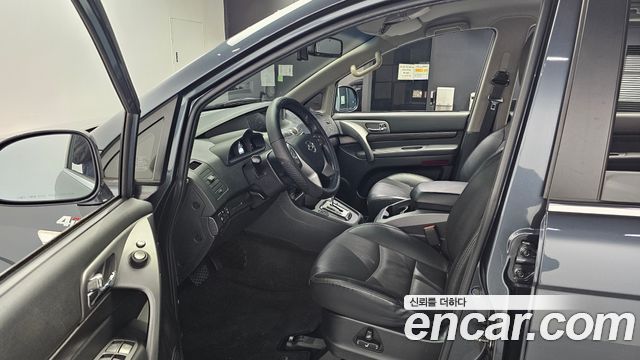 KG_Mobility_Ssangyong KORANDO 4WD TX 9-seater — photo 1 of 29