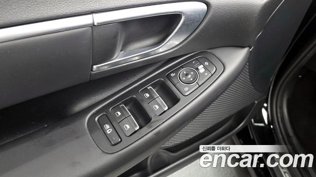 Hyundai Sonata 2.0 — photo 1 of 31