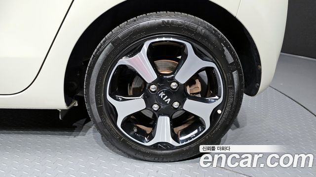 Kia RAY Prestige — photo 1 of 30